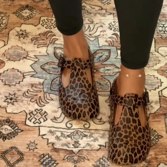 CROCS Leopard Print Mary Jane Mules size Women's 7 - Picture 1 of 5